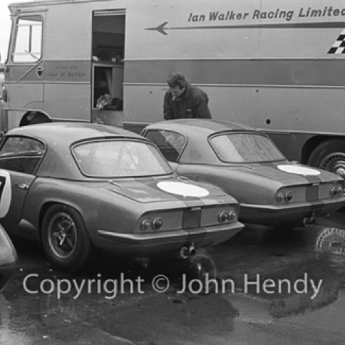 Silverstone 1964 : GT cars Untimited. Jim courre pour le Ian Walker Racing Team
© John Hendy